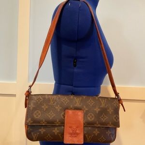 Louis Vuitton SAC D’EPAULE faux shoulder purse. No rips or tears. No code #